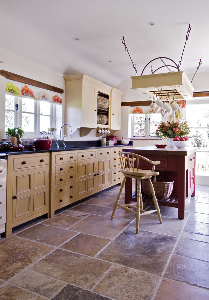 Cozy I Shaped Kitchen