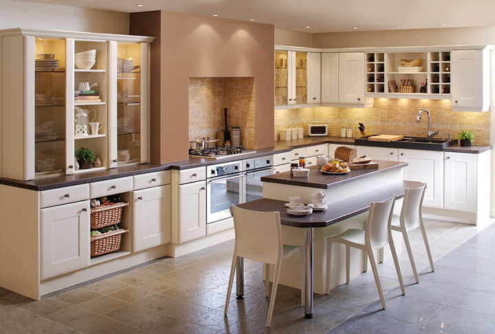 Luxuriously Decorated Traditional Kitchen