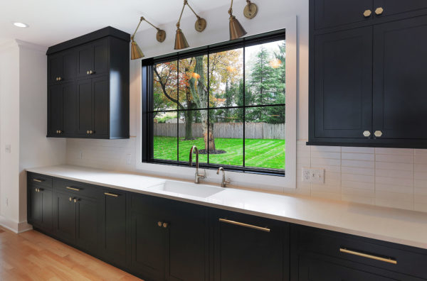 Range Hood Cabinet w/Center Stile